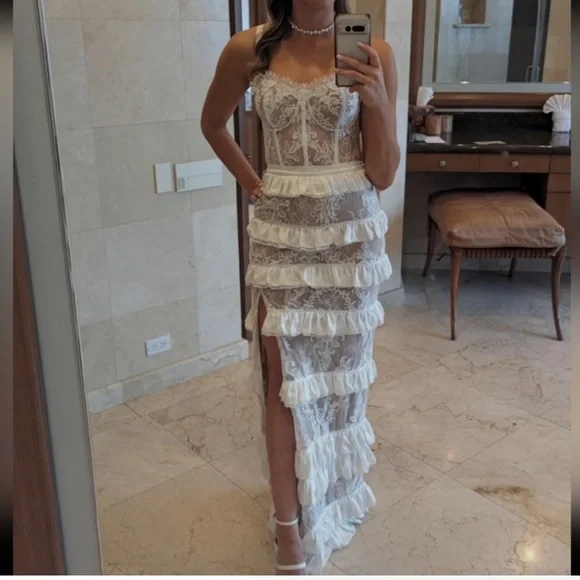 V. Chapman White Lace Gown - Picture 12 of 13